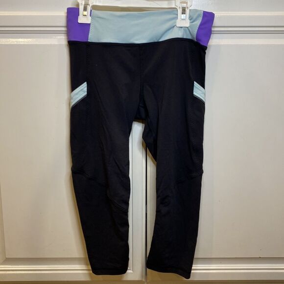 Lululemon Run: Mod Moves Crop with Side Pockets - Size 4 - Picture 5 of 12